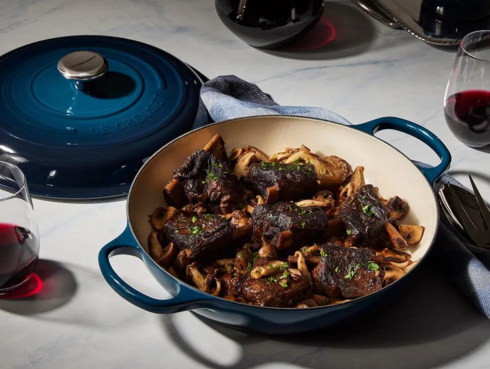 Braiserte short ribs med sopp, hvitløk og urter