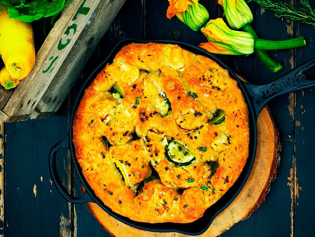 Squashbrød i støpejernspanne