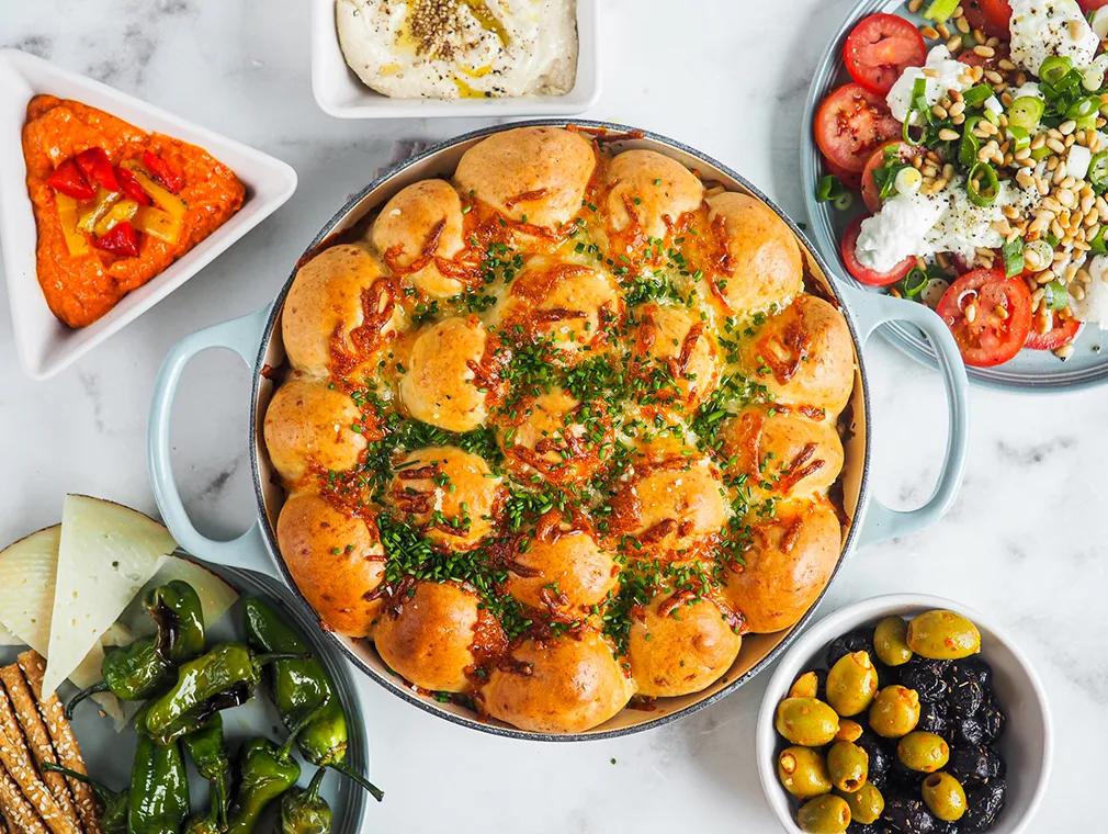 Bryteboller med mozzarella, hvitløk og purreløk