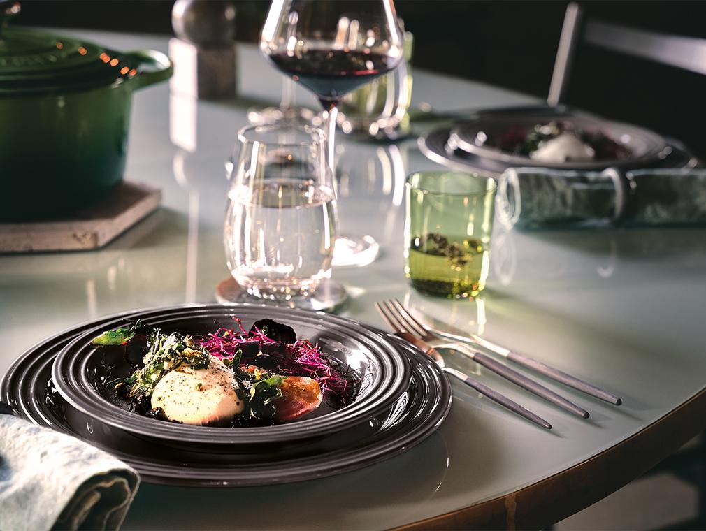 Carpaccio av rødbeter med burrata og stekt ruccola