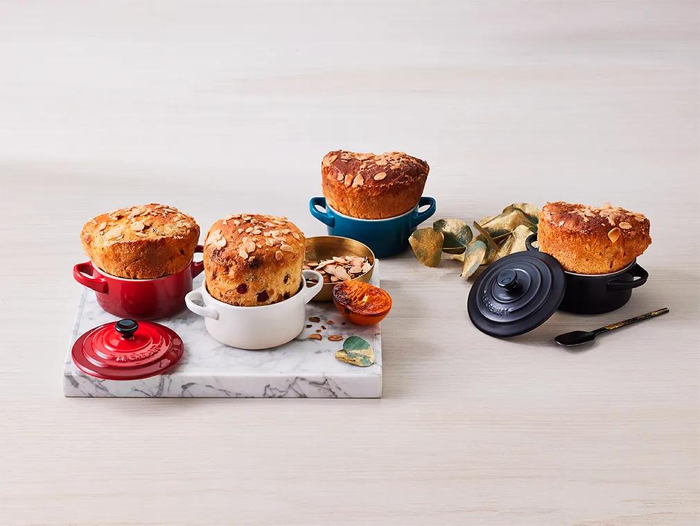 Høytidsstemt panettone servert som enkeltporsjoner