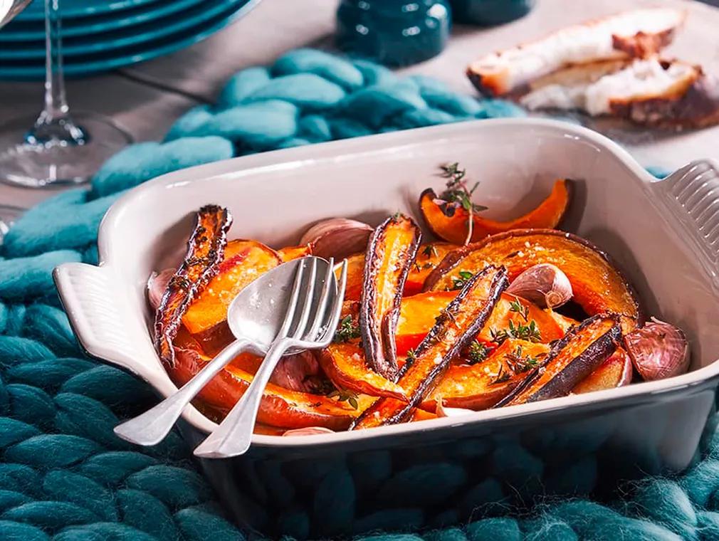 Bakte hokkaidogresskar og gulrøtter med hvitløk og timian