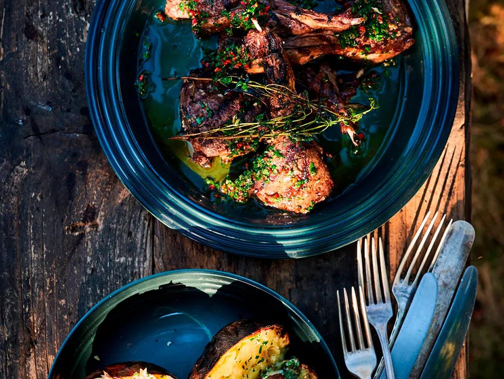 Grillede dådyrkoteletter med globakte poteter og steinsoppsmør