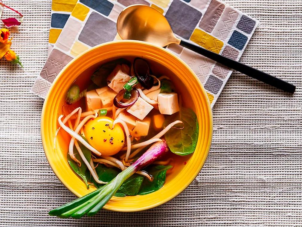 Misosuppe med egg & tofu