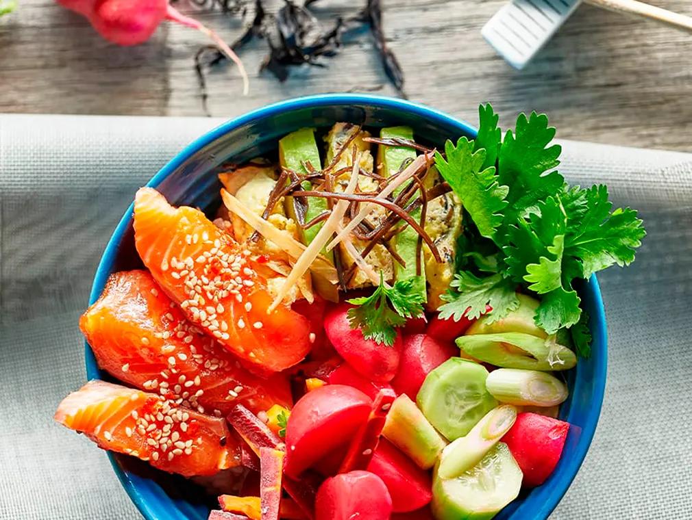 Chirashi sushi