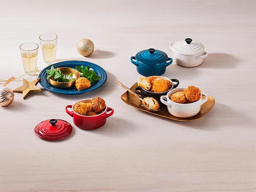Panerte bocconcini-kuler til dipsaus med basilikum