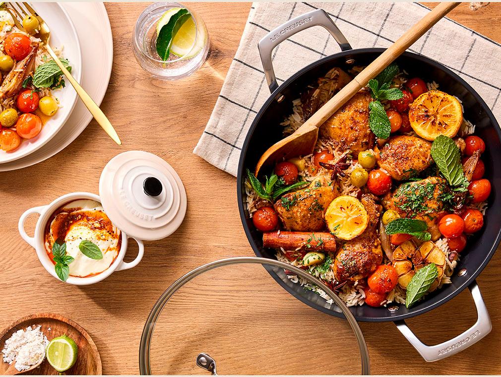 One-pot med kylling og ris og hjemmelaget yoghurtdressing