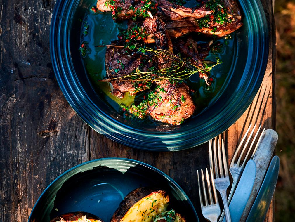 Grillede dådyrkoteletter med globakte poteter og steinsoppsmør