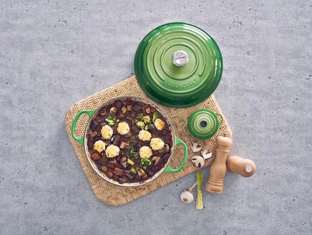 Biff ragu med melboller, tilsatt cheddar og urter