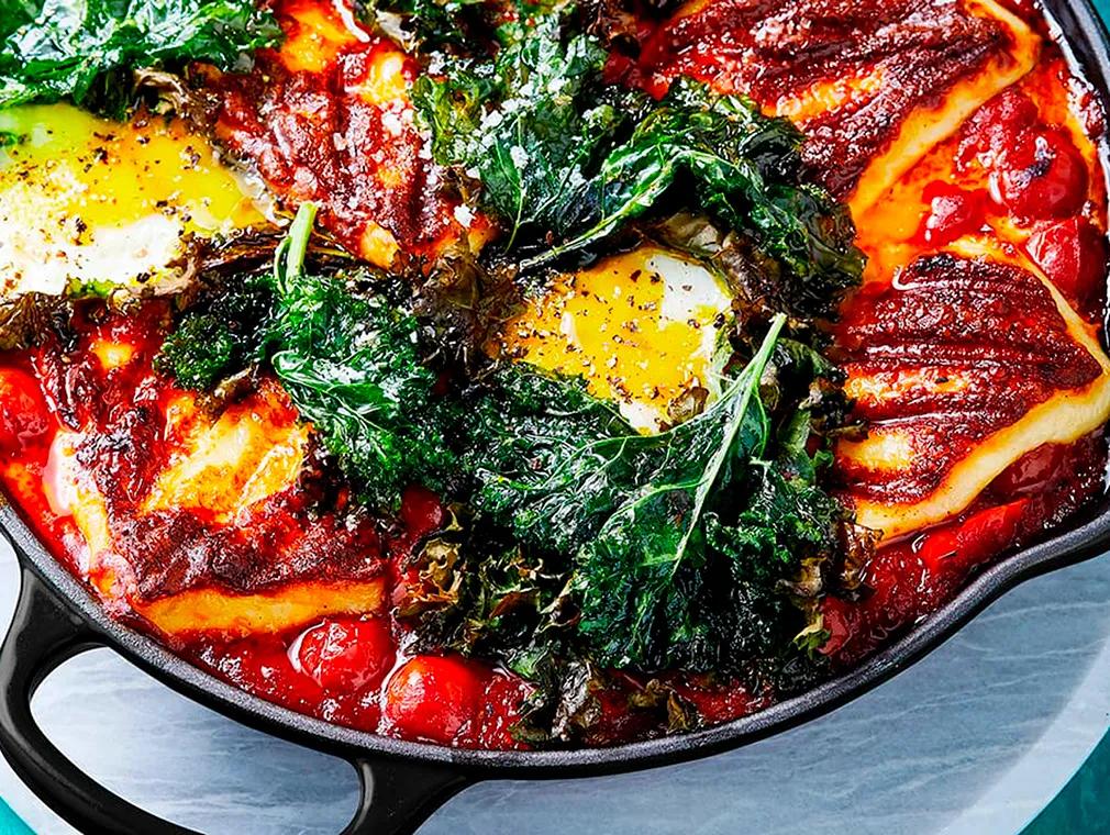 Shakshuka med grønnkål og halloumi