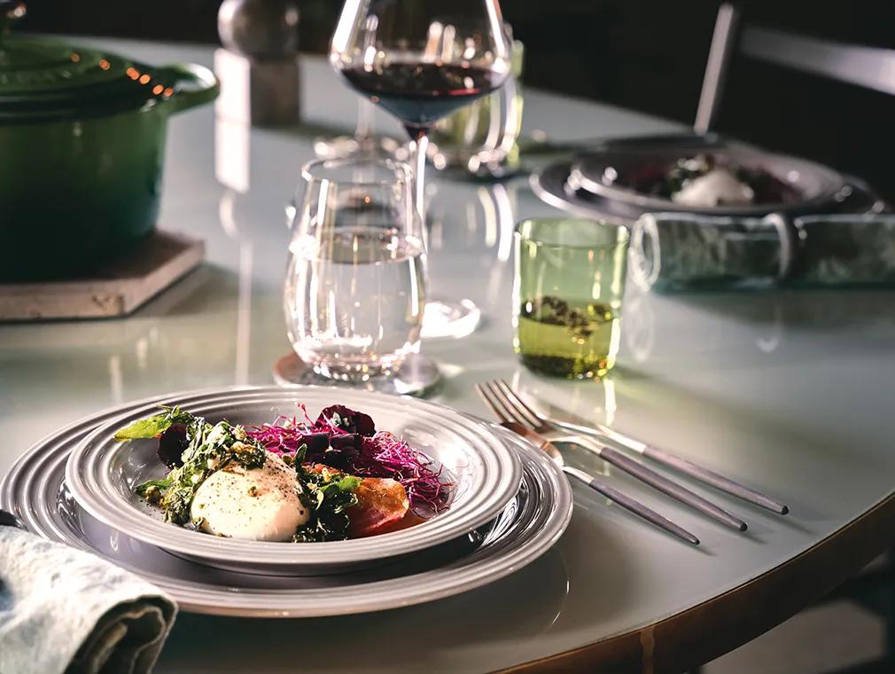Carpaccio av rødbeter med burrata og stekt ruccola