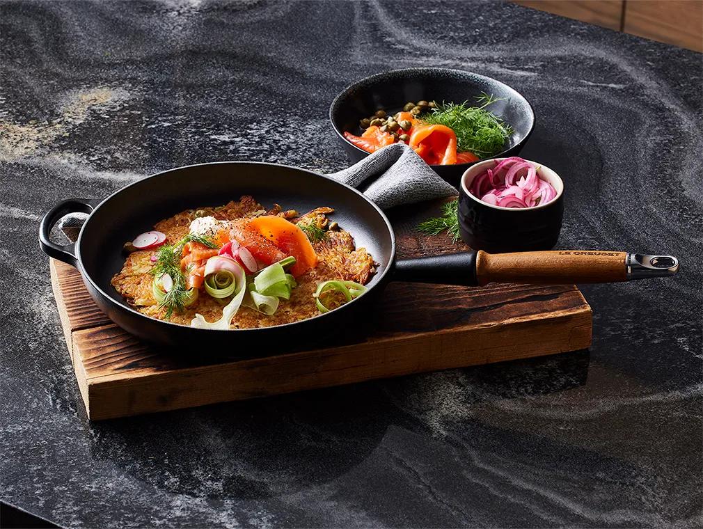 Røsti av søtpotet med røkelaks crème fraiche