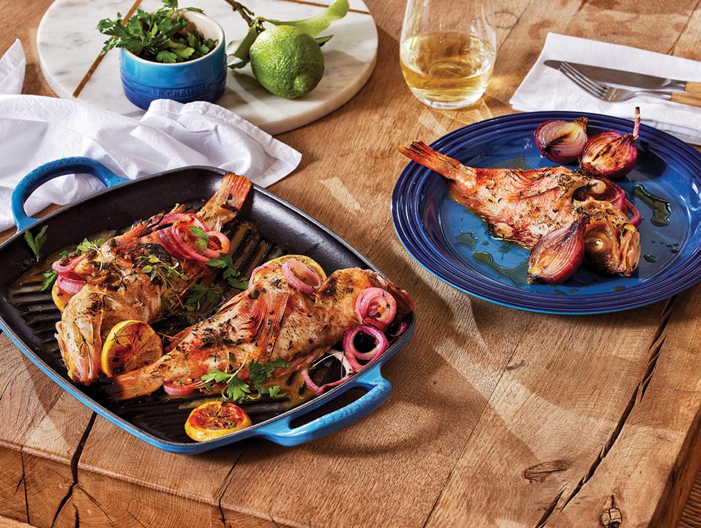 Grillet fisk fylt med sitron, kapers og urter