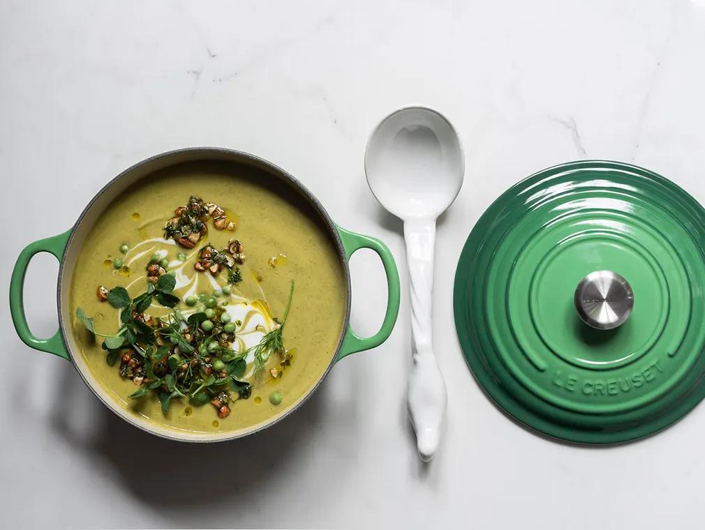 Erte- og courgettesuppe med mandelsalsa