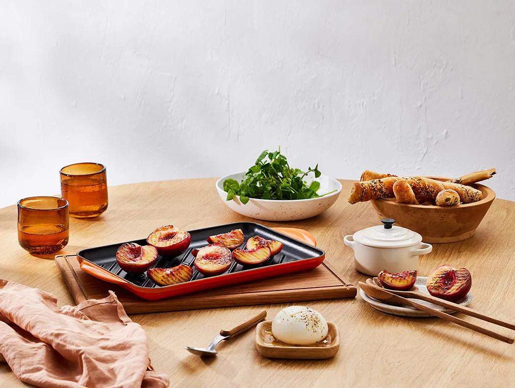 Grillet stenfrukt med brokkolisalat