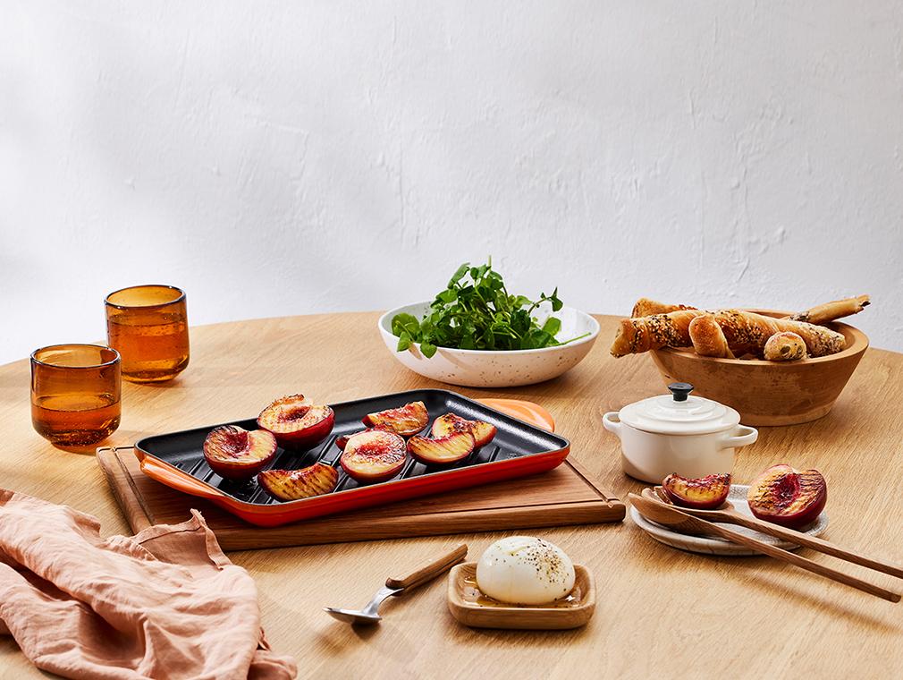 Grillet stenfrukt med brokkolisalat