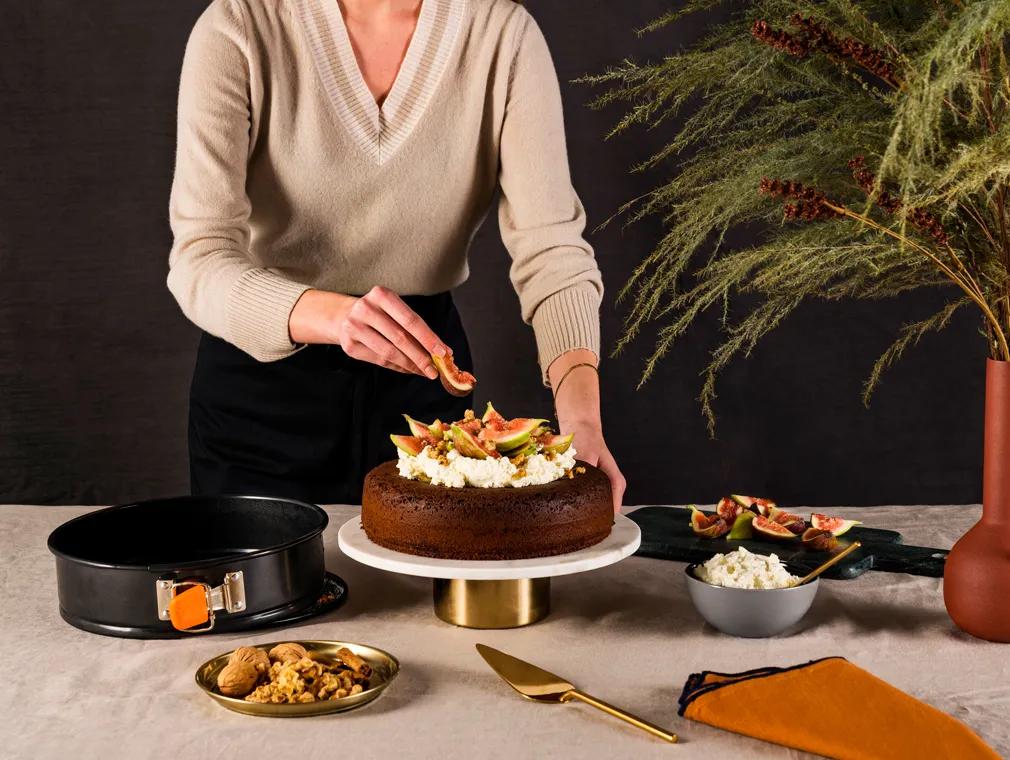 Honningkake med mascarpone, fiken og valnøtter