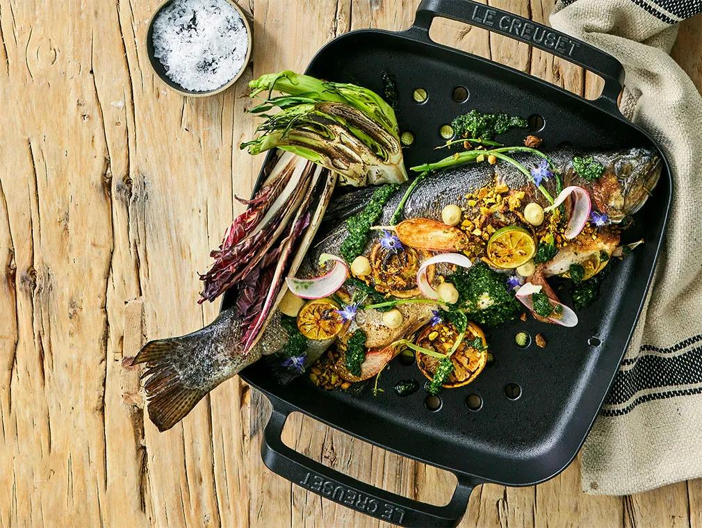 Grillet Regnbueørret med Stekt Sikori og Gremolata