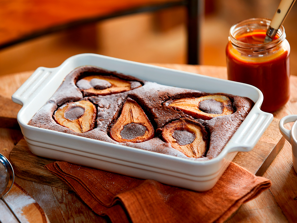Clafoutis med pærer og karamellsaus